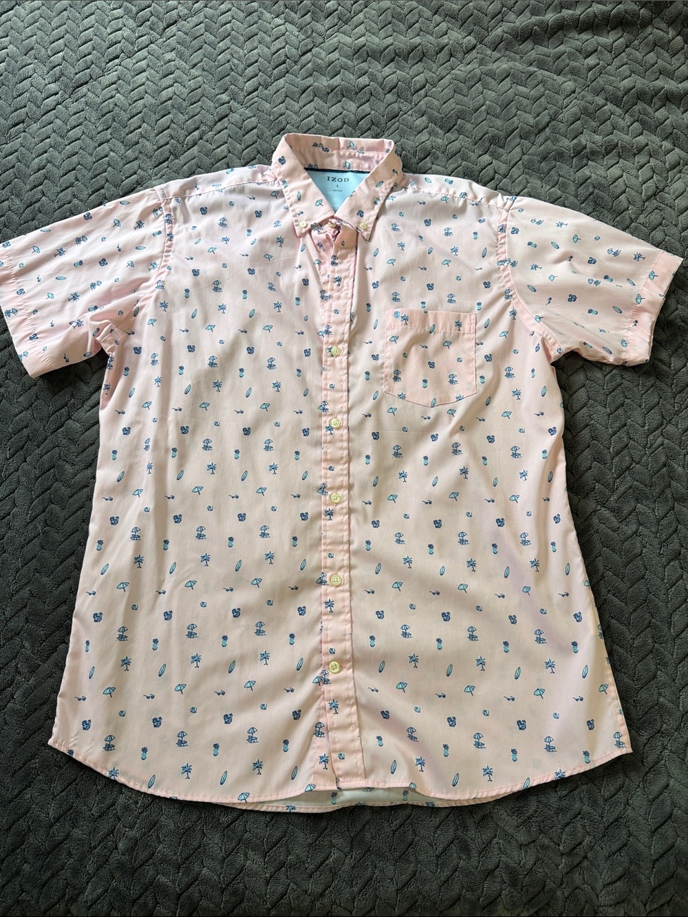Izod Men’s Light Pink Short-Sleeve Button-Down Shirt with Blue Print Size Large
